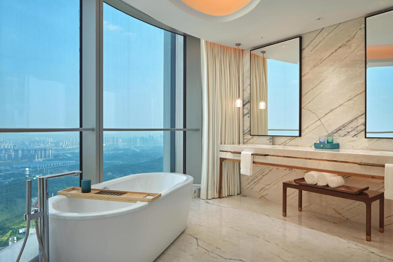 นา โลตัส โฮเต็ล อะ ลักชัวรี คอลเลคชั่น โฮเต็ล หนานหนิง Hotel ภายนอก รูปภาพ
